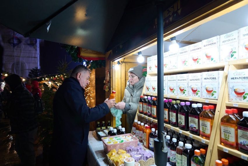 7119ba49 075a 4ecf b936 26b515066d08 - Piteștiul, în haine de sărbătoare! S-a deschis Târgul de Crăciun