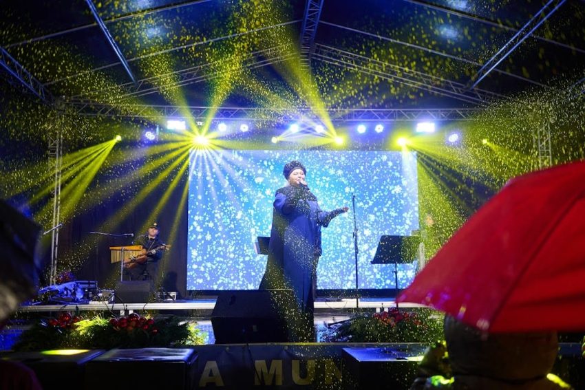 b313f689 b8c8 4118 b617 e86c66f45e06 - Piteștiul, în haine de sărbătoare! S-a deschis Târgul de Crăciun