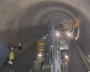 dc408dda 5422 46e9 944f 8ae249629dbc - Autostrada A1 Sibiu – Pitești: A început turnarea betonului rutier în tunelul Alina