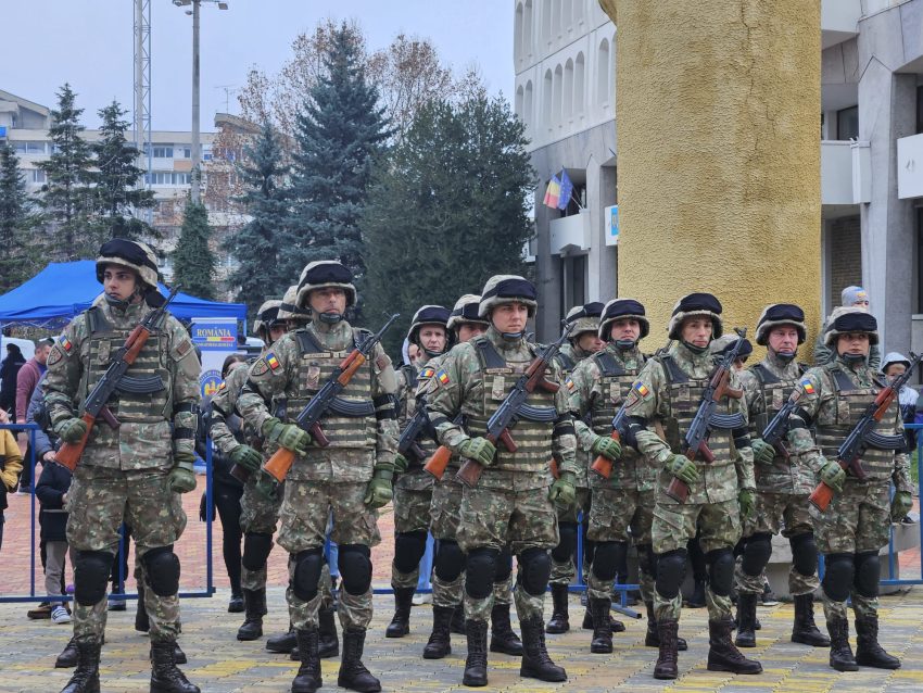 118bc246 b2b6 4f8f 85d5 26b5131f1309 - Ziua Națională a României, sărbătorită la Pitești! Paradă militară, exerciții și expoziție în Piața Vasile Milea