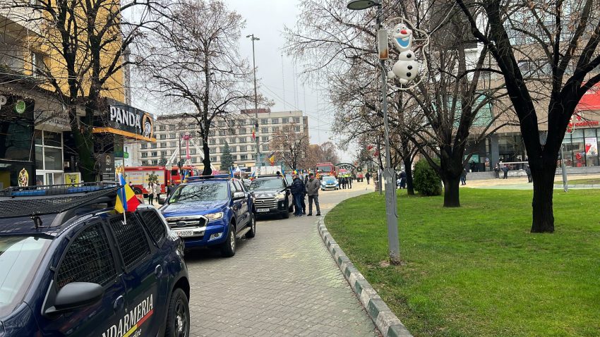 7d745743 a0c5 4da9 98b6 d3d6210ecd76 - Ziua Națională a României, sărbătorită la Pitești! Paradă militară, exerciții și expoziție în Piața Vasile Milea