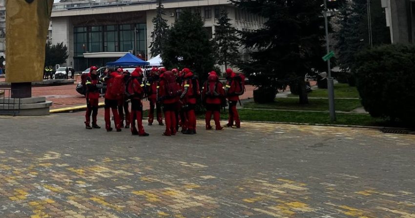 d298c1f0 1a24 4188 a1c4 e45a70314108 - Ziua Națională a României, sărbătorită la Pitești! Paradă militară, exerciții și expoziție în Piața Vasile Milea