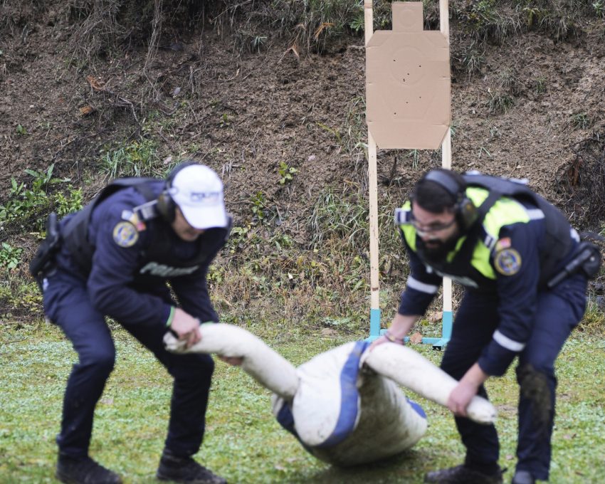 980667c3 361f 4cc3 b8cc ffa35910a3ca - Ziua Națională a României, marcată de polițiștii argeșeni prin competiții, avansări și momente artistice