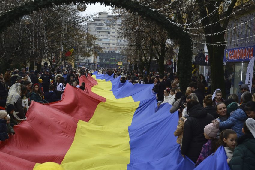 bf4871cd d955 4f78 9e50 652c5e0ac005 - Ziua Națională a României, marcată de polițiștii argeșeni prin competiții, avansări și momente artistice