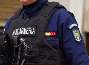 d1da6246 716a 4056 80b1 48684760f328 1 - Bărbați prinși cu băutură la meciul de baschet dintre România și Muntenegru. Au fost amendați