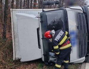 49e91aae 881b 4fc8 b0b1 fba15f6b1107 - S-a urcat băut la volan și s-a răsturnat cu mastodontul la Cotmeana