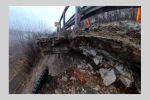 Untitled Project 8 - Alunecare de teren pe DN1! Trafic restricționat chiar înainte de sărbători