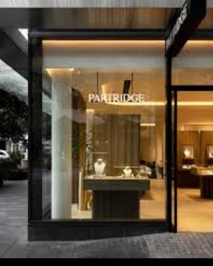 def355c0 21b4 4078 b987 cd9537652397 1 - Bărbat - supravegheat de Poliție până face treaba mare! A înghițit o bijuterie de 19.000 USD!