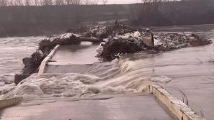 un-pod-a-fost-rupt-de-ape-in-calarasi