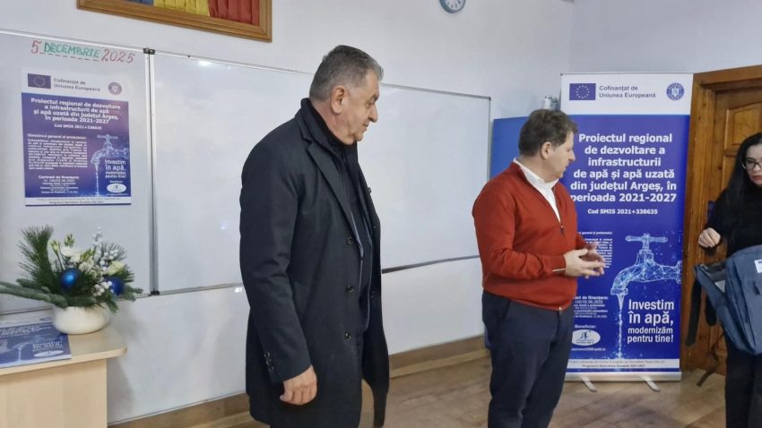 8c67e757 e927 43b5 8486 5b5e2dbf9d40 - La Școla Traian, Moș Nicolae a venit mai devreme pentru o parte dintre pitici!