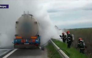 WhatsApp Image 2025 12 05 at 14.08.09 - BREAKING NEWS! O cisternă cu benzină a luat foc pe Autostrada A1!