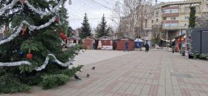 centru mioveni 3 - Atenție, părinți și bunici! Spectacolul de lumini și trenulețul magic se pregătesc în centrul Mioveniului!