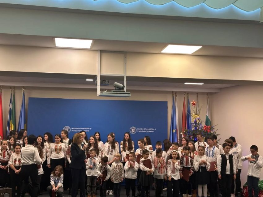 Corul „Glasul Arhanghelului” din Argeș a colindat la Ministerul Investițiilor și Proiectelor Europene 2 Glasul Arhanghelului la minister