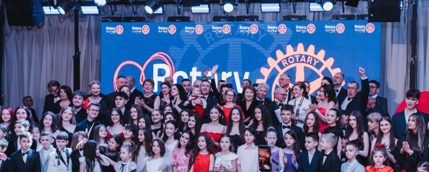 Regizorul filmului „Cravata Galbenă” și un prinț - prezenți la Pitești pentru Balul Rotary 11 balul Rotary
