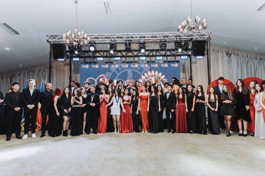 Regizorul filmului „Cravata Galbenă” și un prinț - prezenți la Pitești pentru Balul Rotary 3 balul Rotary