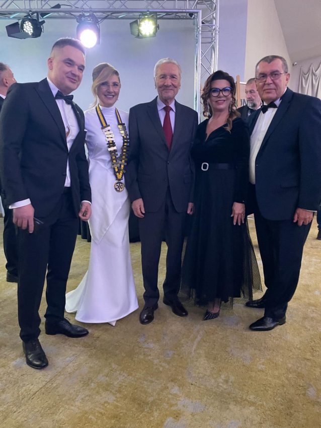 Regizorul filmului „Cravata Galbenă” și un prinț - prezenți la Pitești pentru Balul Rotary 10 balul Rotary