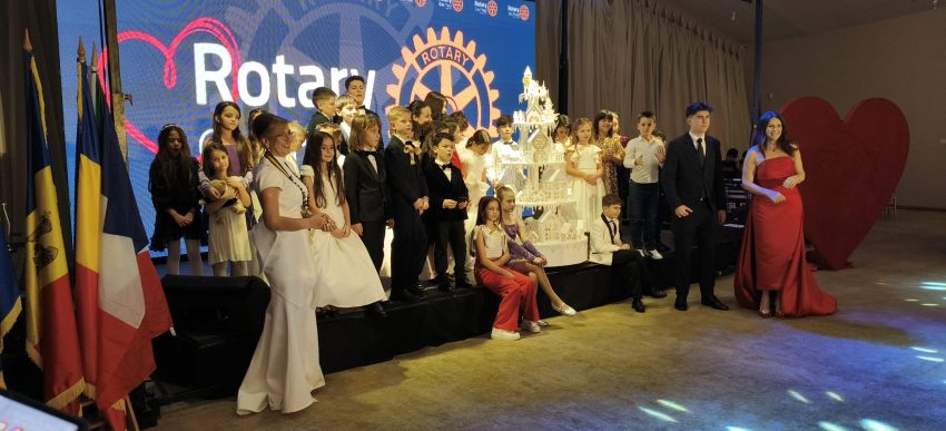 Regizorul filmului „Cravata Galbenă” și un prinț - prezenți la Pitești pentru Balul Rotary 5 balul Rotary
