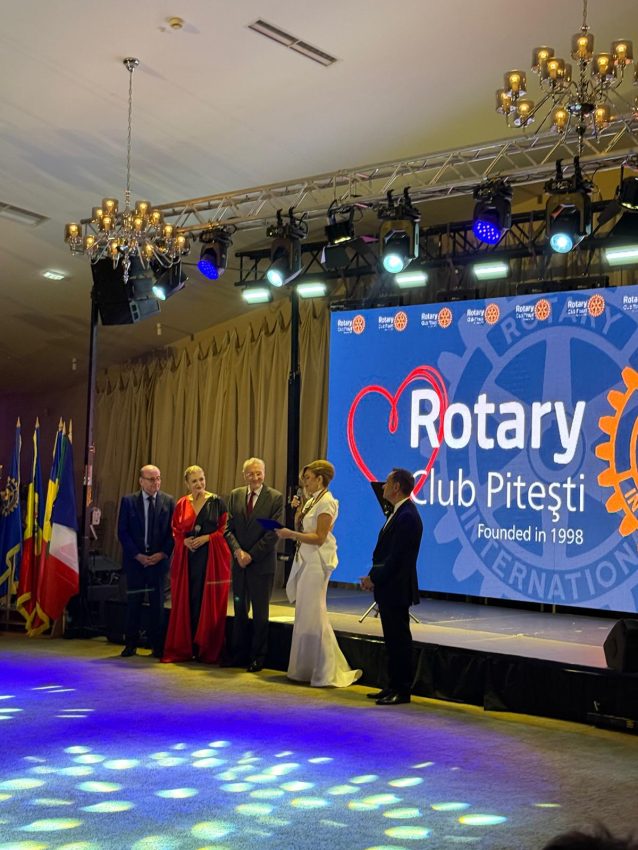 Regizorul filmului „Cravata Galbenă” și un prinț - prezenți la Pitești pentru Balul Rotary 2 balul Rotary