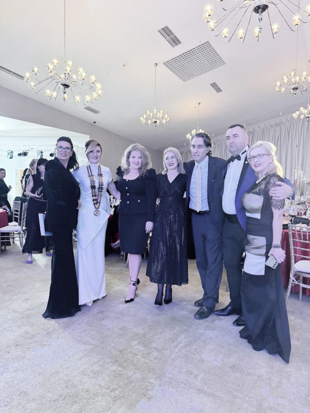 Rotary a creat un bal de basm la Pitești: 400 de oaspeți în slujba comunității 4 roary2 - Rotary a creat un bal de basm la Pitești: 400 de oaspeți în slujba comunității