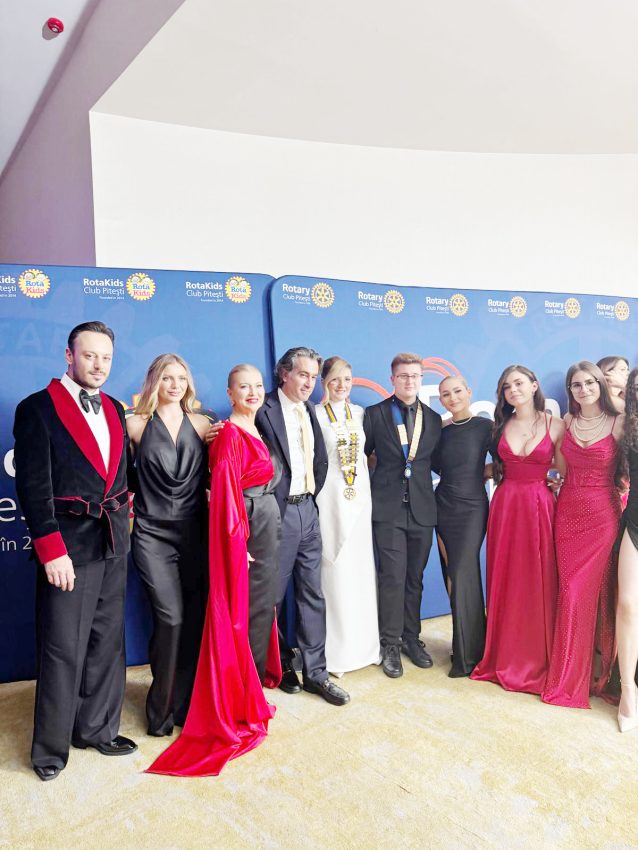 rotary4 - Rotary a creat un bal de basm la Pitești: 400 de oaspeți în slujba comunității