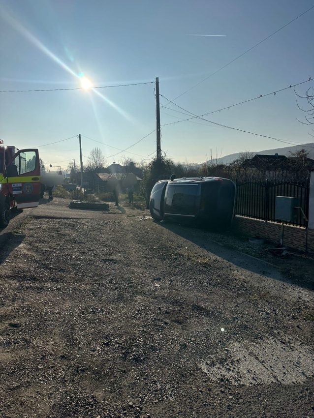 0014c256 c353 4f1c ae47 9feb05fc8550 - Accident grav la Țițești! A lovit un gard și s-a răsturnat