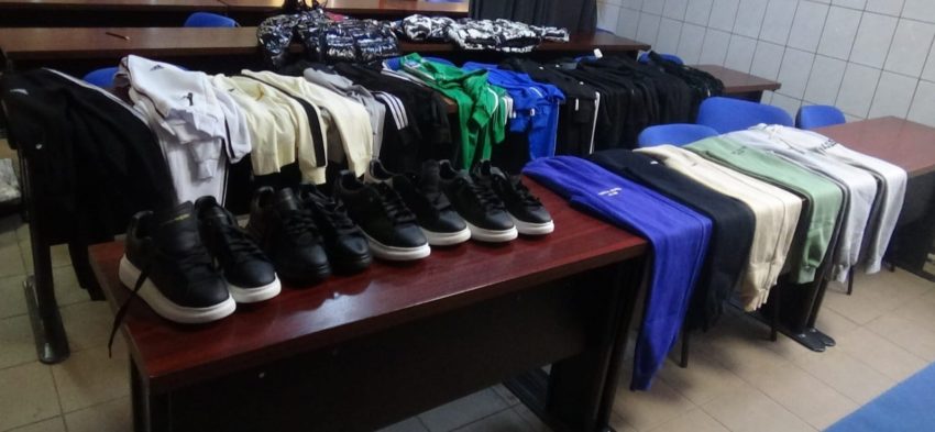 (VIDEO) Vindea haine contrafăcute în Târgul de la Lerești 1 02d0dae0 9ca7 4fe8 99ca 30bc91f41563 - (VIDEO) Vindea haine contrafăcute în Târgul de la Lerești