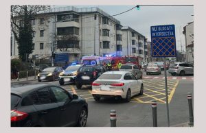 23 - Impact între 2 autoturisme în Pitești! Două persoane asistate la fața locului!