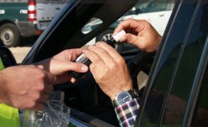 61bc751415b1b beat la volan - Pericole pe șosele: unul gonea cu 113 km/h în localitate, alți doi s-au urcat beți la volan