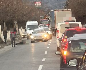 74cc834c e7e8 4cd4 a402 cb330c4b74ac - Bătrân acroșat de o mașină! Trafic dat peste cap pe centura Câmpulungului