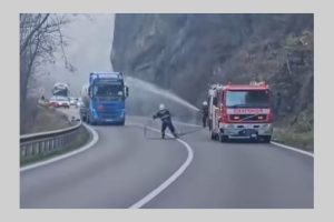 Untitled Project 13 - (Video) Circulație oprită pe DN 7! Scăpări de gaz de la o cisternă!