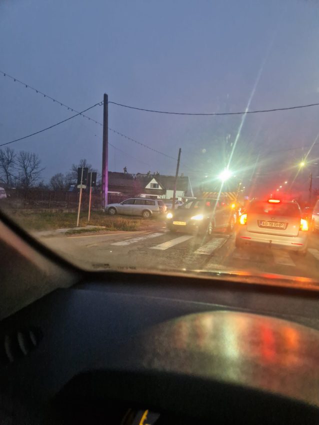 Intervenție a pompierilor la Moșoaia! Acoperiș în flăcări! 1 trafic la Mosoaia
