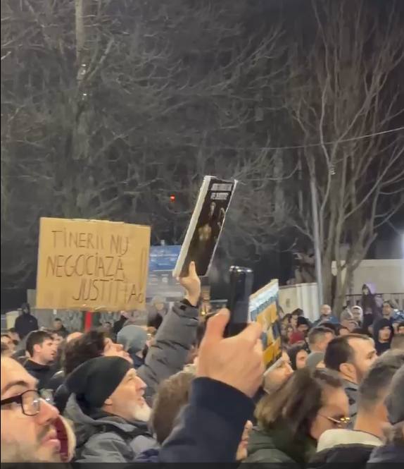 (Video) Protest în fața CSM după documentarul Recorder 1 2 - (Video) Protest în fața CSM după documentarul Recorder
