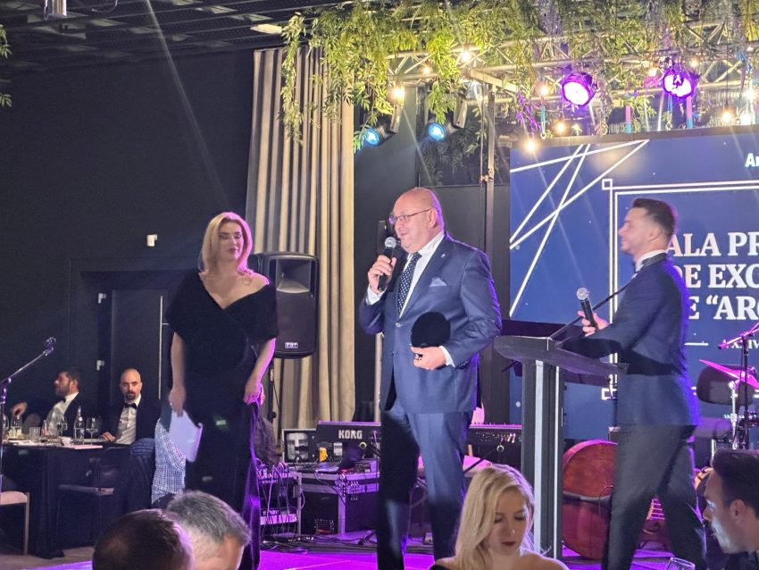 Cine a câștigat competiția? Gala Premiilor de Excelență Argeșul - seară de sărbătoare în presă 11 WhatsApp Image 2025 12 10 at 23.13.54 1 - Cine a câștigat competiția? Gala Premiilor de Excelență Argeșul - seară de sărbătoare în presă