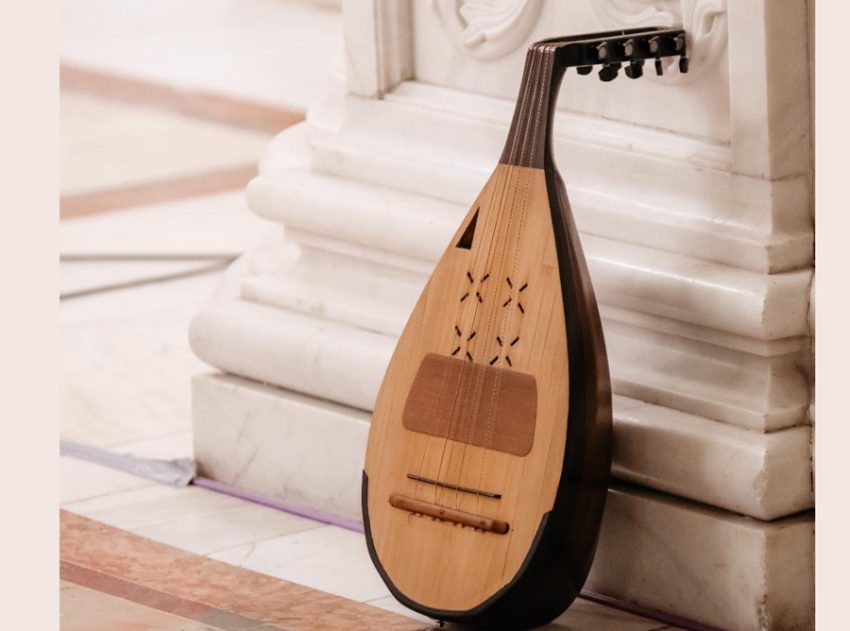 Mândrii de tradiția noastră! Cobza intră oficial în patrimoniul UNESCO! 1 Comitetul Interguvernamental reunit la New Delhi cobza.jpgcobza generic2 - Mândrii de tradiția noastră! Cobza intră oficial în patrimoniul UNESCO!