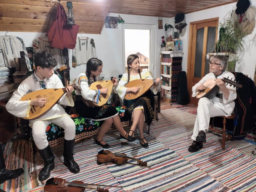 cobza deschidere 1 Sursă foto: Minsiterul Culturii.