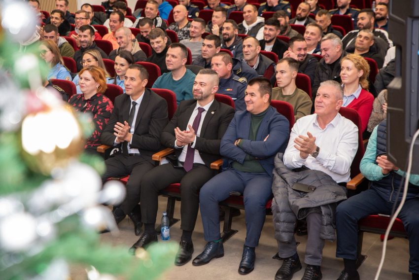 Spectacol susținut de „Doina Argeșului” pentru persoanele private de libertate de la Penitenciarul Găești 3 spectacol la penitenciar Gaești