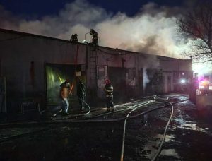 cats 3 - Incendiu puternic la un service auto