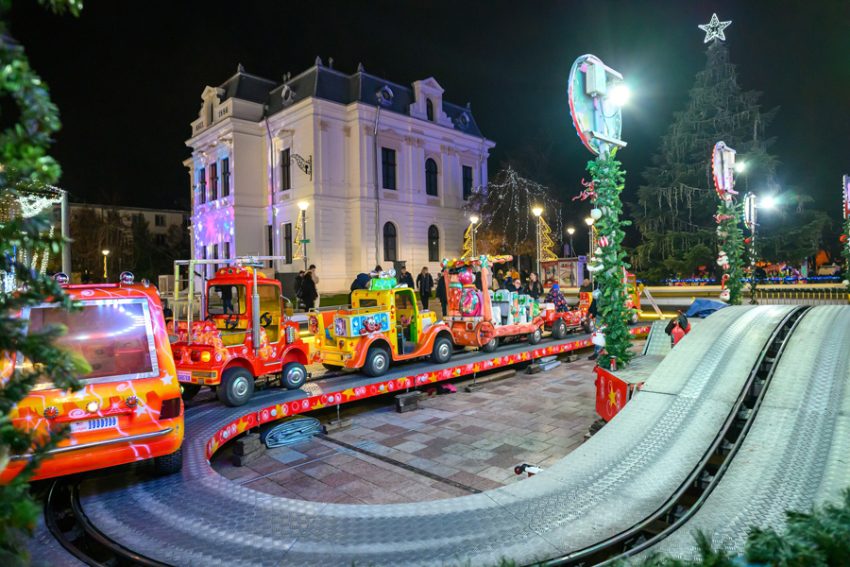 targ craciun piata primariei pitesti 2 Sursă foto: FB Primăria Municipiului Pitești.