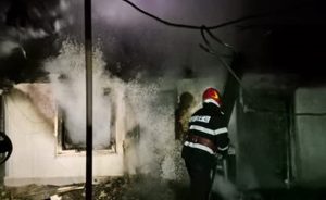 9287035302405031294 - A vrut să aprindă focul cu benzină, dar a rămas fără acoperiș deasupra capului în prag de sărbători