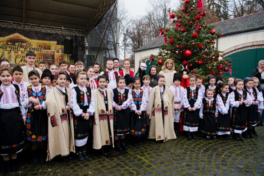 targul de craciun de la savarsin Sursă foto: FB Familia Regală a României.