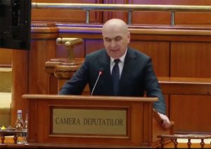 Moțiunea de cenzură, test decisiv pentru Guvernul Bolojan: ”Anul viitor nu vor mai exista creșteri de taxe și impozite” 1 Ilie bolojan motiune in aprlament - Moțiunea de cenzură, test decisiv pentru Guvernul Bolojan: ”Anul viitor nu vor mai exista creșteri de taxe și impozite”