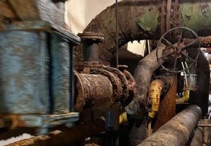 PNL Curtea de Argeș: Excedent de milioane, dar oamenii stau la cozi pentru apă 1 tevi ruginite 2 - PNL Curtea de Argeș: Excedent de milioane, dar oamenii stau la cozi pentru apă