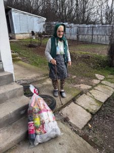 Pachete cu produse alimentare distribuite familiilor cu copii și persoanelor defavorizate din Costești 4 597877398 1178077977842881 4292844807822619328 n - Pachete cu produse alimentare distribuite familiilor cu copii și persoanelor defavorizate din Costești