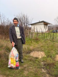 599939710 1178078307842848 5020935776628044348 n - Pachete cu produse alimentare distribuite familiilor cu copii și persoanelor defavorizate din Costești