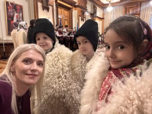 Copiii din Argeș au adus magia Crăciunului în Palatul Parlamentului! 4 Sursă foto: FB ALina Gorghiu