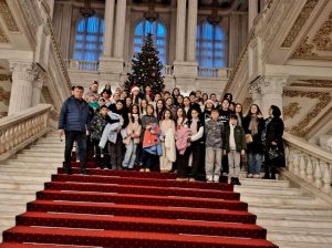 Copiii din Argeș au adus magia Crăciunului în Palatul Parlamentului! 2 Sursă foto: FB ALina Gorghiu