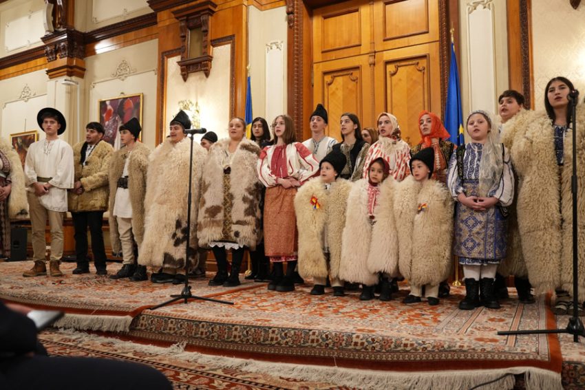 colindatori parlament alina gorghiu Sursă foto: FB ALina Gorghiu