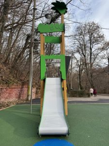 Loc de joacă nou lângă Grota Rece din Trivale 6 Sursă foto: Primăria Municipiului Pitești.