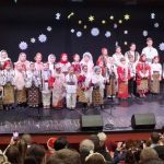 Copiii au strălucit la Festivalul de Tradiții și Obiceiuri Mioveni: colinde, zâmbete și daruri de la Moș Crăciun 11 Sursă foto: DN - anchetaonline.ro