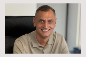 Untitled Project 5 - Virgil Popescu: Succesul vine cu efort constant, colaborări bune și atenție la detalii!